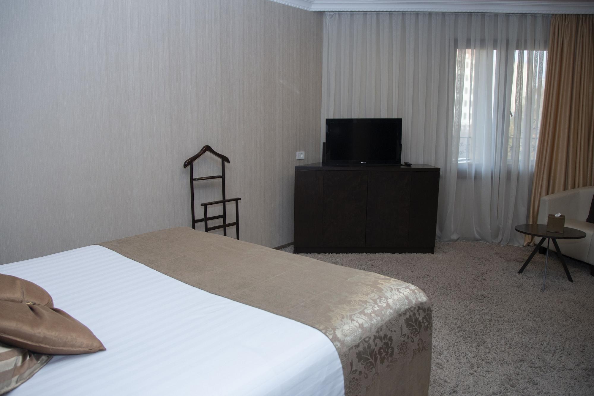 Imperial Palace 4*