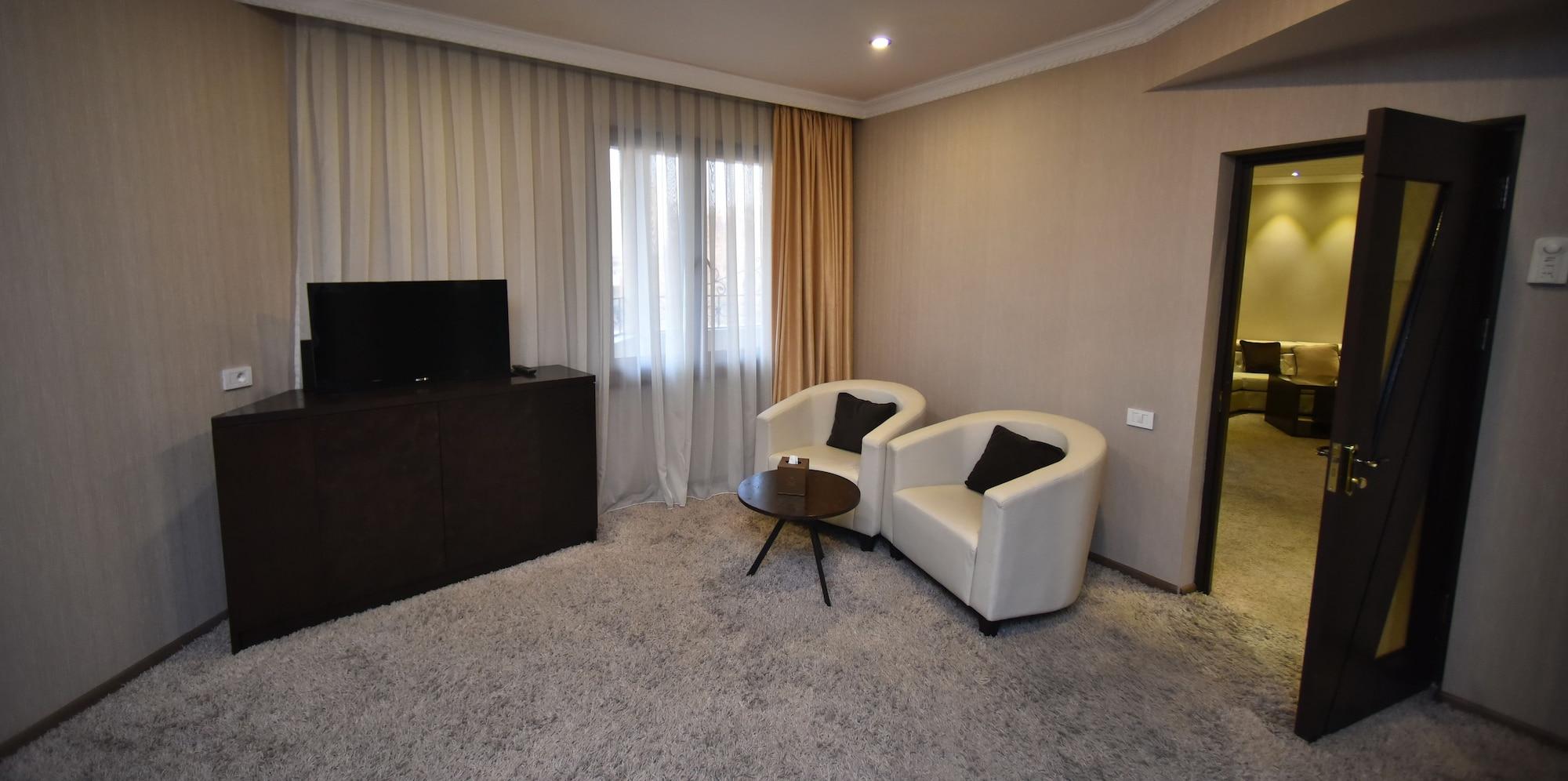 Imperial Palace 4*